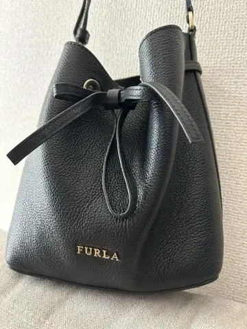 FURLA 버킷형 블랙 숄더백