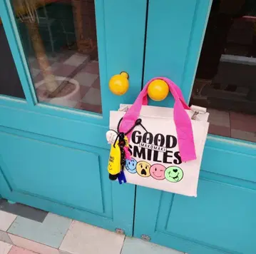 새상품 미사용 한국 MAKOMAKI 스마일 숄더백