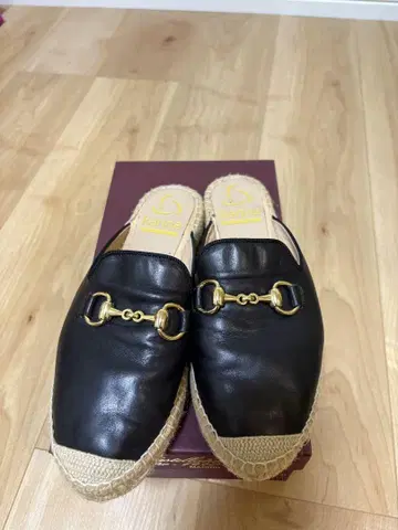 Kanna 블랙 가죽 사보 샌들 38
