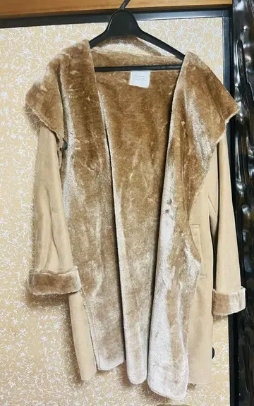 Schwarzkopf 베이지 무스탕 코트