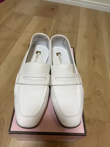 Pascucci 화이트 가죽 로퍼