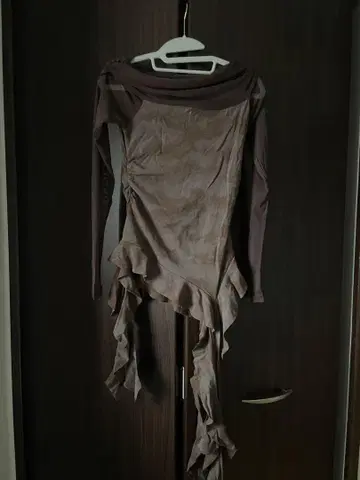 한국 스타일 브라운 비대칭 긴팔 상의