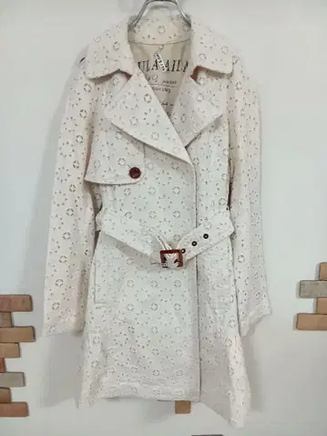AULA AILA 린넨 혼방 레이스 코트 컷워크 플레어 티어드