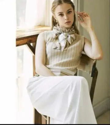 eimy istoire 플라워 스카프 니트 풀오버 (BEIGE)