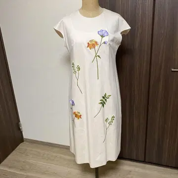 [새상품급] 시빌라 SS 사이즈 꽃무늬 아플리케 자수 무릎 기장 원피스
