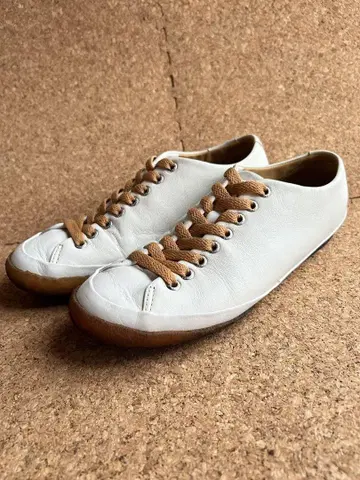 [ Clarks 오리지널 ] 화이트 가죽 로우컷 스니커즈
