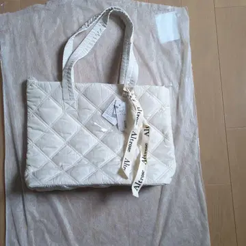 아이보리 퀼팅 토트백