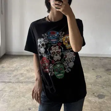 skull design black t-shirt