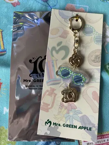 Mrs. GREEN APPLE 랜덤 참 키링 [L]