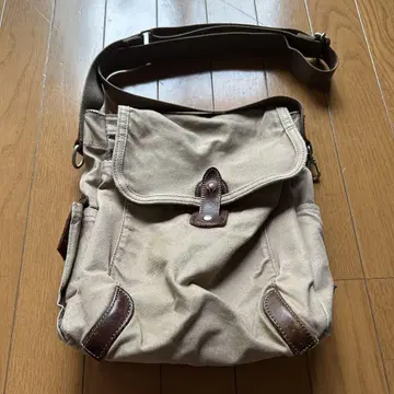 베이지 캔버스 숄더백