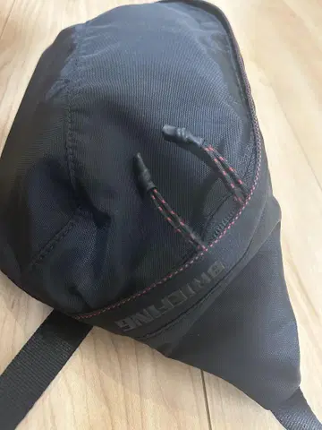브리핑 블랙 바디백