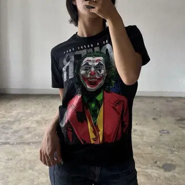 Joker big print black t-shit