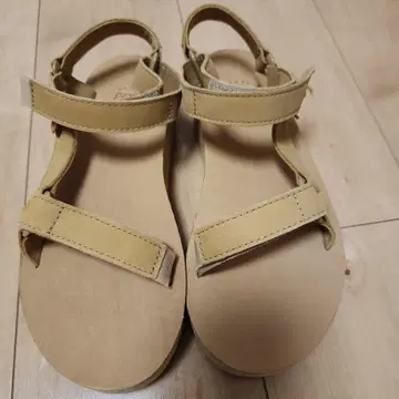 Teva 베이지 샌들 25cm