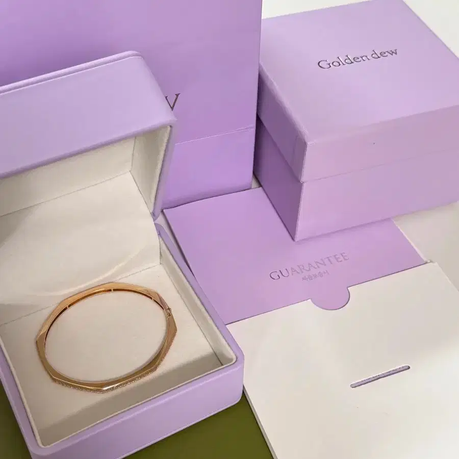 Sold out #뱅글,#골든듀,#골든듀팔찌,#골든듀뱅글 on Bunjang Global Site.