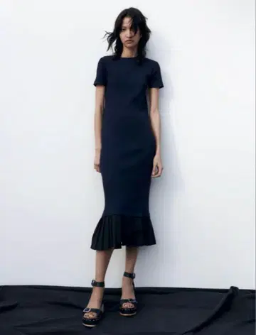 ZARA 플리츠 헴 원피스 M 사이즈 네이비 머메이드