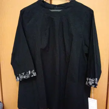 블랙 자수 오부 소매 튜닉