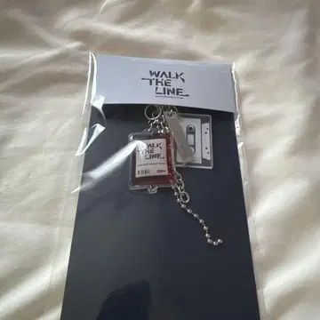 WALK THE LINE 키링 ENHYPEN