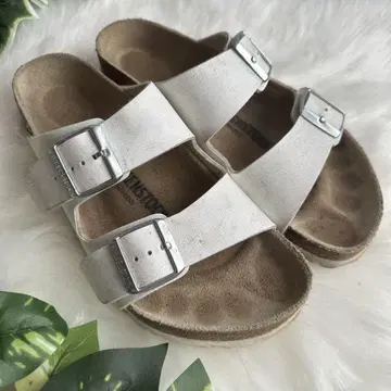 BIRKENSTOCK 화이트 샌들