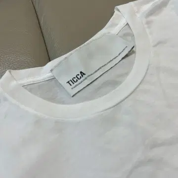 TICCA 화이트 반팔 T셔츠 사이드 슬릿
