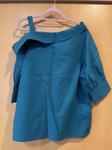MOUSSY 터키석 블루 오프숄더 셔츠