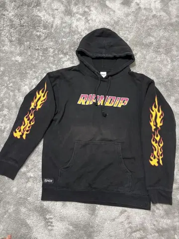 RIPNDIP 블랙 후드티 불꽃 디자인