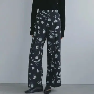 새상품 MANOF 마노프 BLURRED FLOWER WIDE PANTS