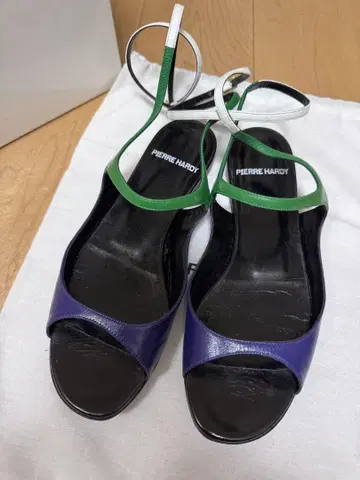 Pierre Hardy 피에르 아르디 플랫 샌들 35.5