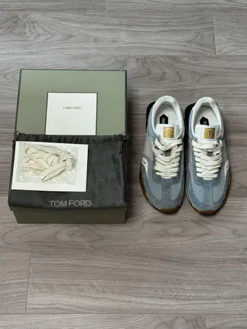 TOMFORD 통굽 스니커즈