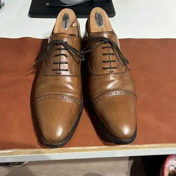 Berwick 3772 펀치드 캡토 브라운 UK7.5 내