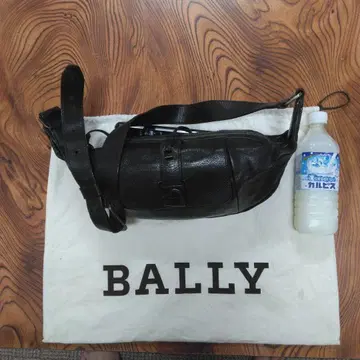 BALLY 블랙 가죽 드럼 백
