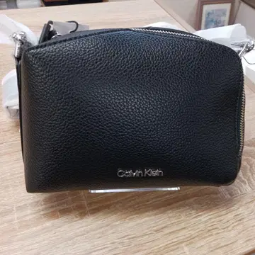 Calvin Klein 블랙 가죽 백