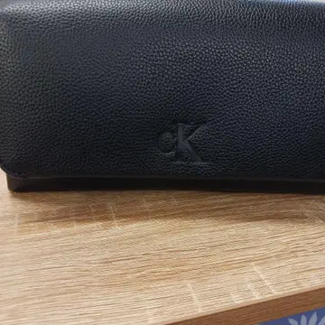 cK 블랙 숄더백