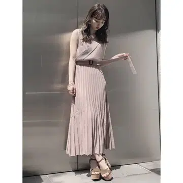 dazzlin 더즐린 플리츠 카슈쿨 원피스 베이지