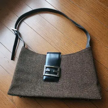 브라운 숄더백 플랩