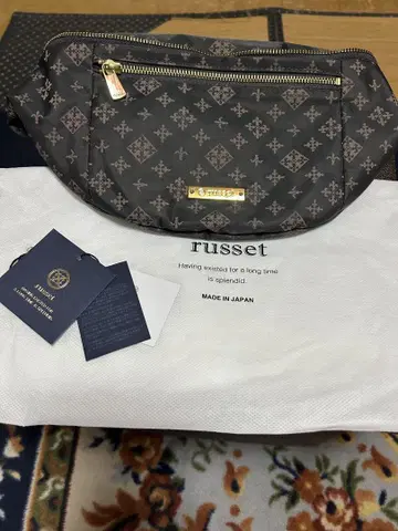 새상품급 russet 바디백 웨스트 파우치 그레이