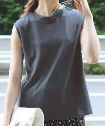 슬로브 이에나 린넨 혼방 슬리브리스 풀오버