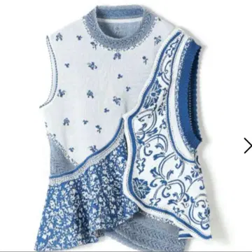 마메크로구치 Asymmetric Pattern Knitted Top