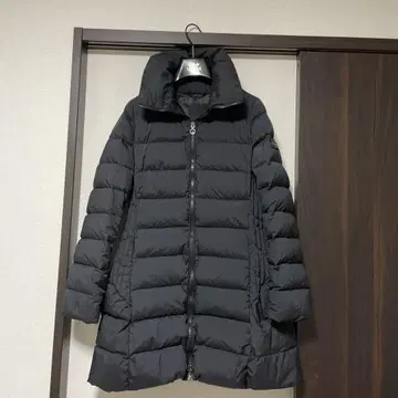 TATRAS 블랙 다운 재킷 후드 부착 2