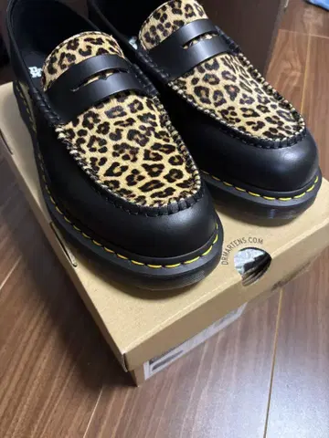 컨디션 최상 닥터마틴 로퍼 펜톤 송치 레오파드 무늬