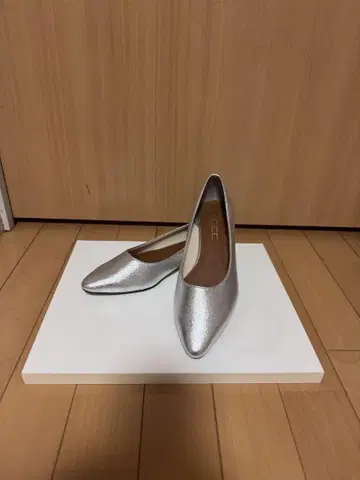 코코코코 실버 스틸레토 펌프스