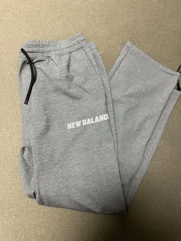 New Balance MET24 스웨트 팬츠 그레이