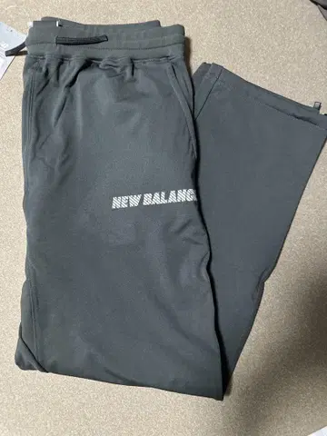 New Balance MET24 스웨트 팬츠 블랙