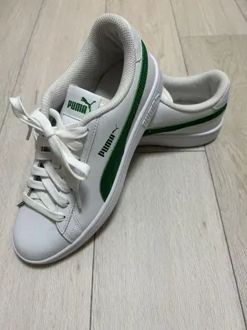 미사용 새상품 PUMA 화이트/그린 스니커즈 24.5cm
