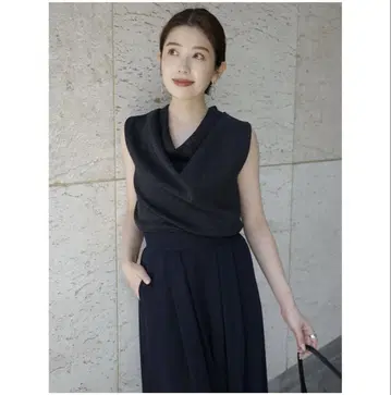선착순! 아 드레이프 넥 니트탑 네이비