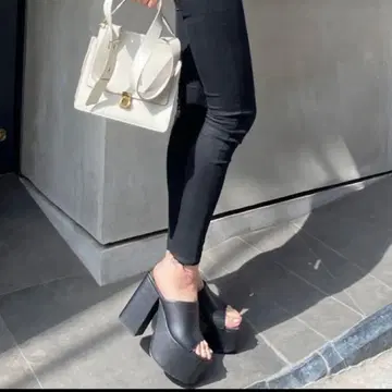 DIANTE 통굽 샌들 23.0cm 블랙
