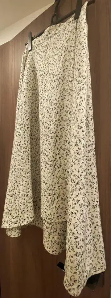 테치치 잔꽃무늬 롱 스커트 A라인 예쁜 스타일