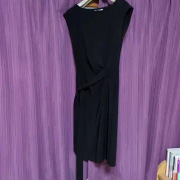 DVF Studio 블랙 슬리브리스 원피스