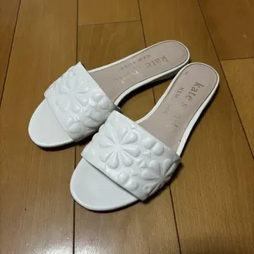 새상품급 kate spade 케이트 스페이드 화이트 플라워 샌들 플랫