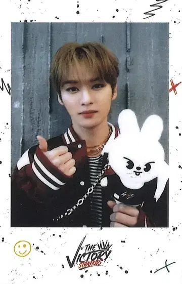 StrayKids LeeKnow THE VICTORY 2/5