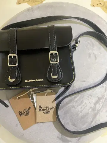 Dr. Martens 블랙 숄더백